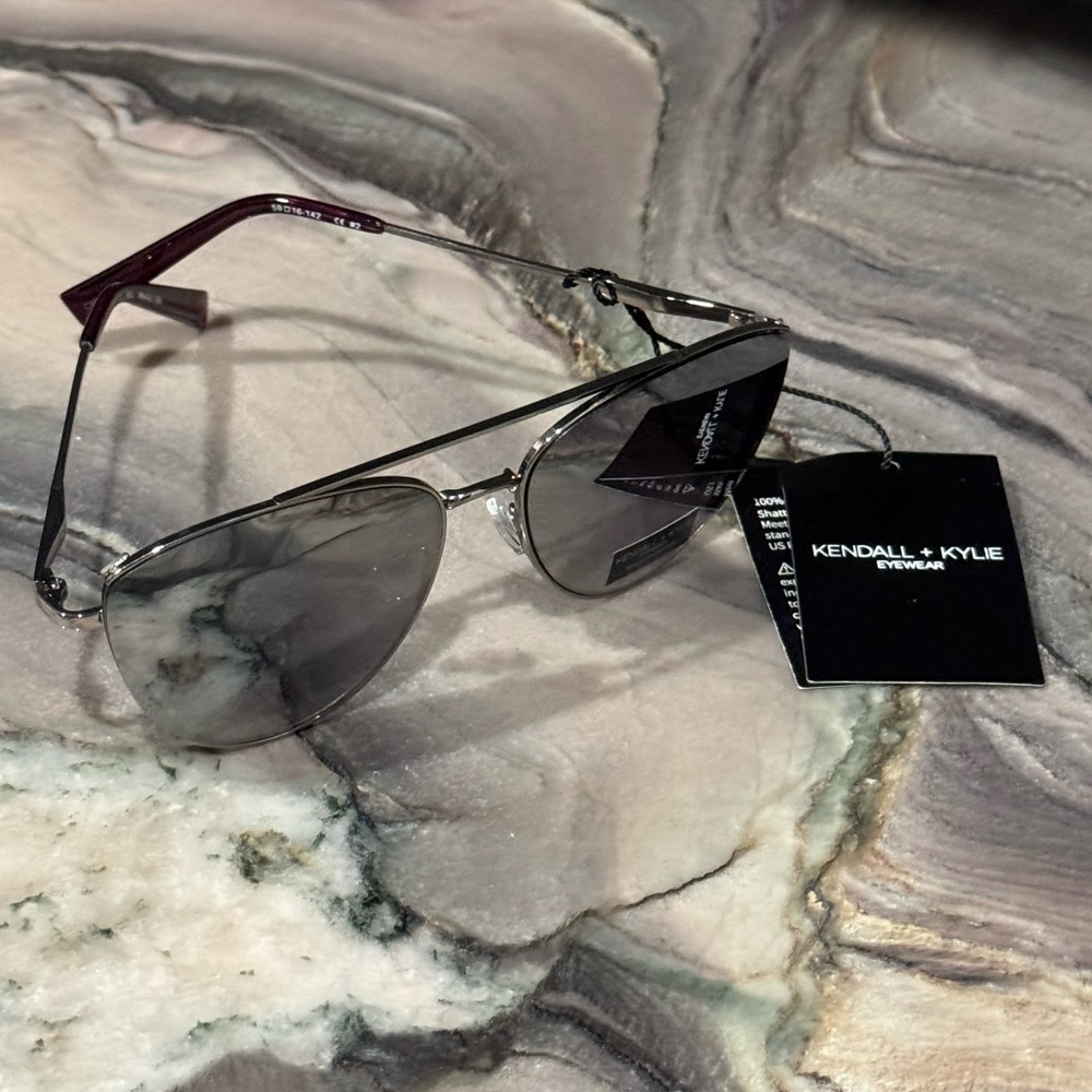 KENDALL & KYLIE NEW Cat Eye Sunglasses 100% UV Protection Jenner $150 - Picture 2 of 13